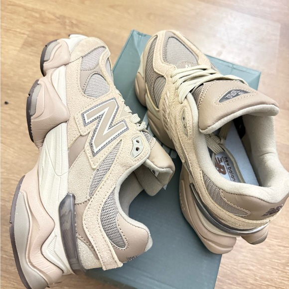 New Balance 9060 Running Shoes Sneakers Womens Size (7.5) - Mens (5.5) - Picture 5 of 8